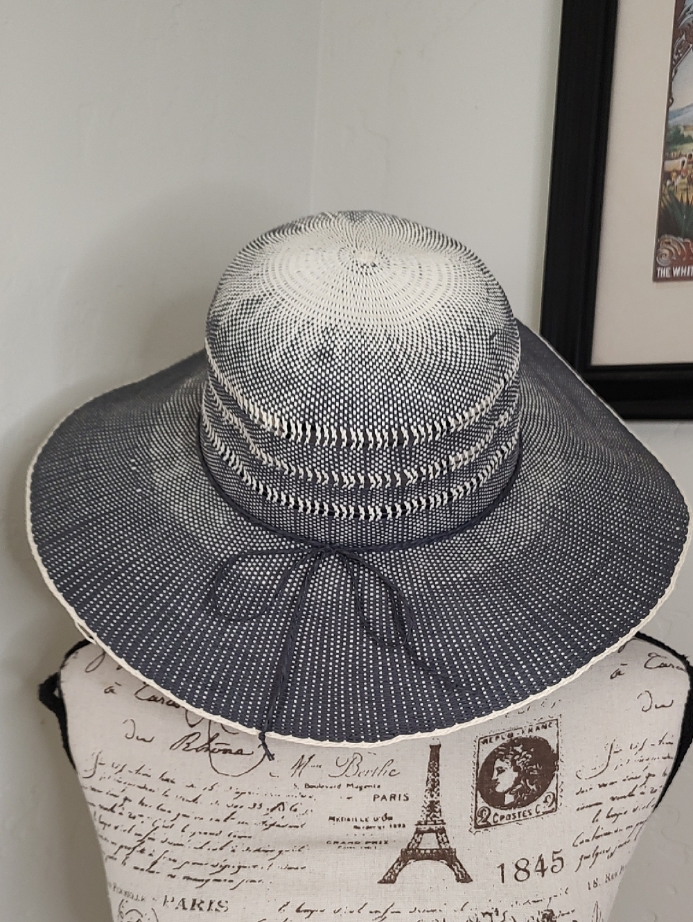 Talbot's Ombre Blue & White Straw Hat New With Tags Chic & Summery